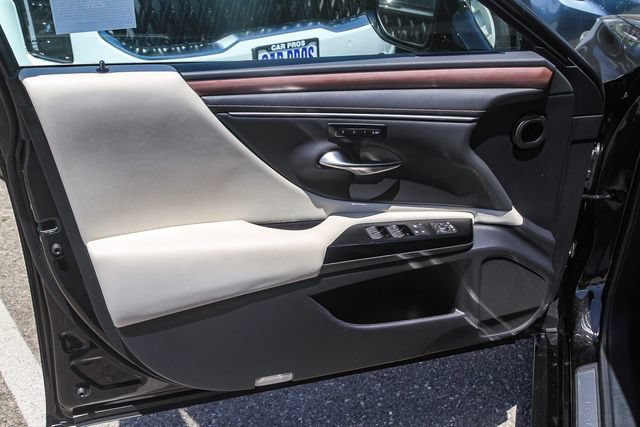 Used 2025 Lexus ES 300h w/ Premium Package FWD image 22