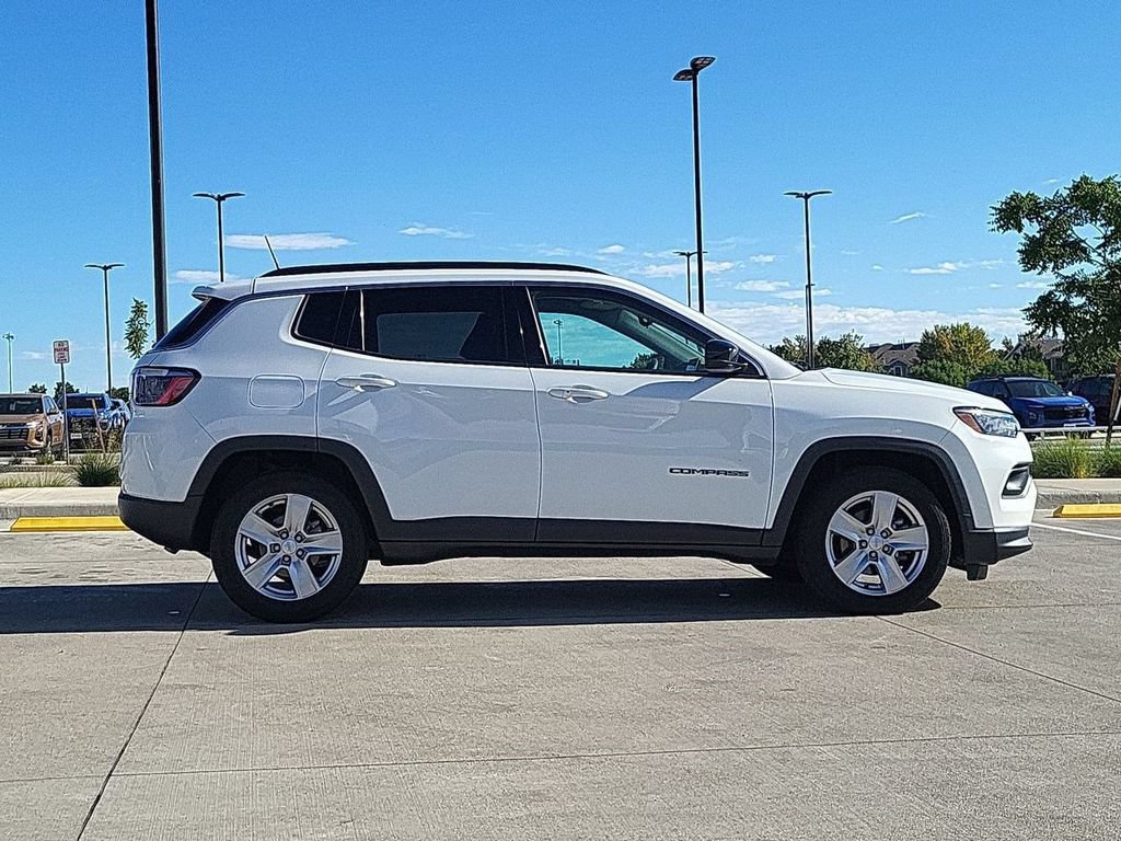 Used 2022 Jeep Compass Latitude FWD image 9