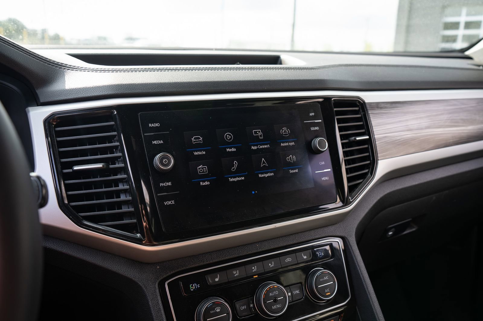 Used 2022 Volkswagen Atlas Cross Sport SE AWD/4WD image 23