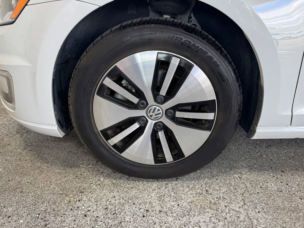Used 2016 Volkswagen e-Golf SE w/ DC Fast Charging Package FWD image 26
