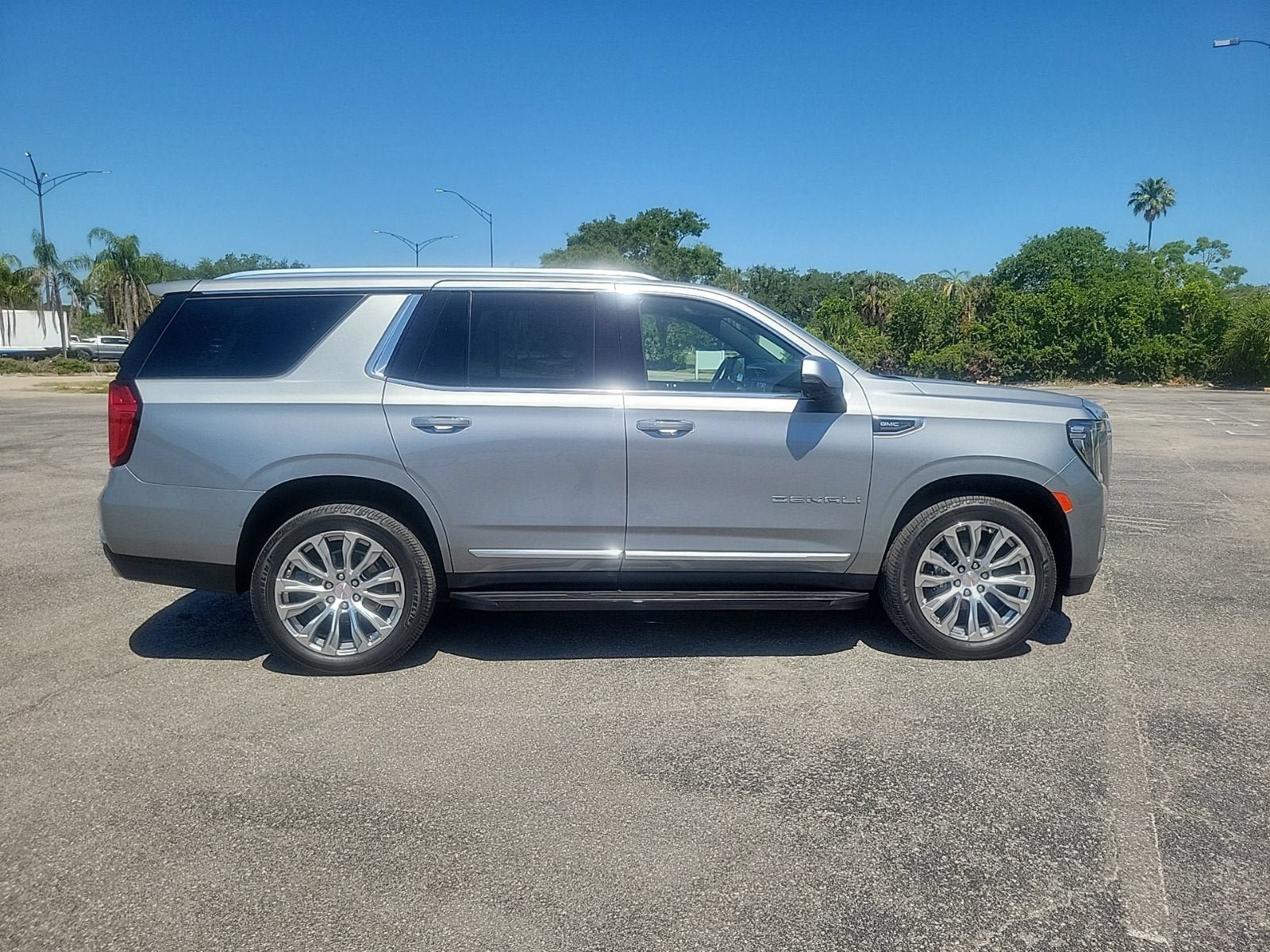 Used 2023 GMC Yukon Denali AWD/4WD image 6