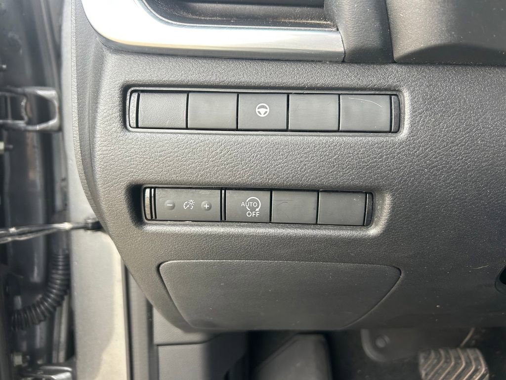 Used 2023 Nissan Rogue SV image 19