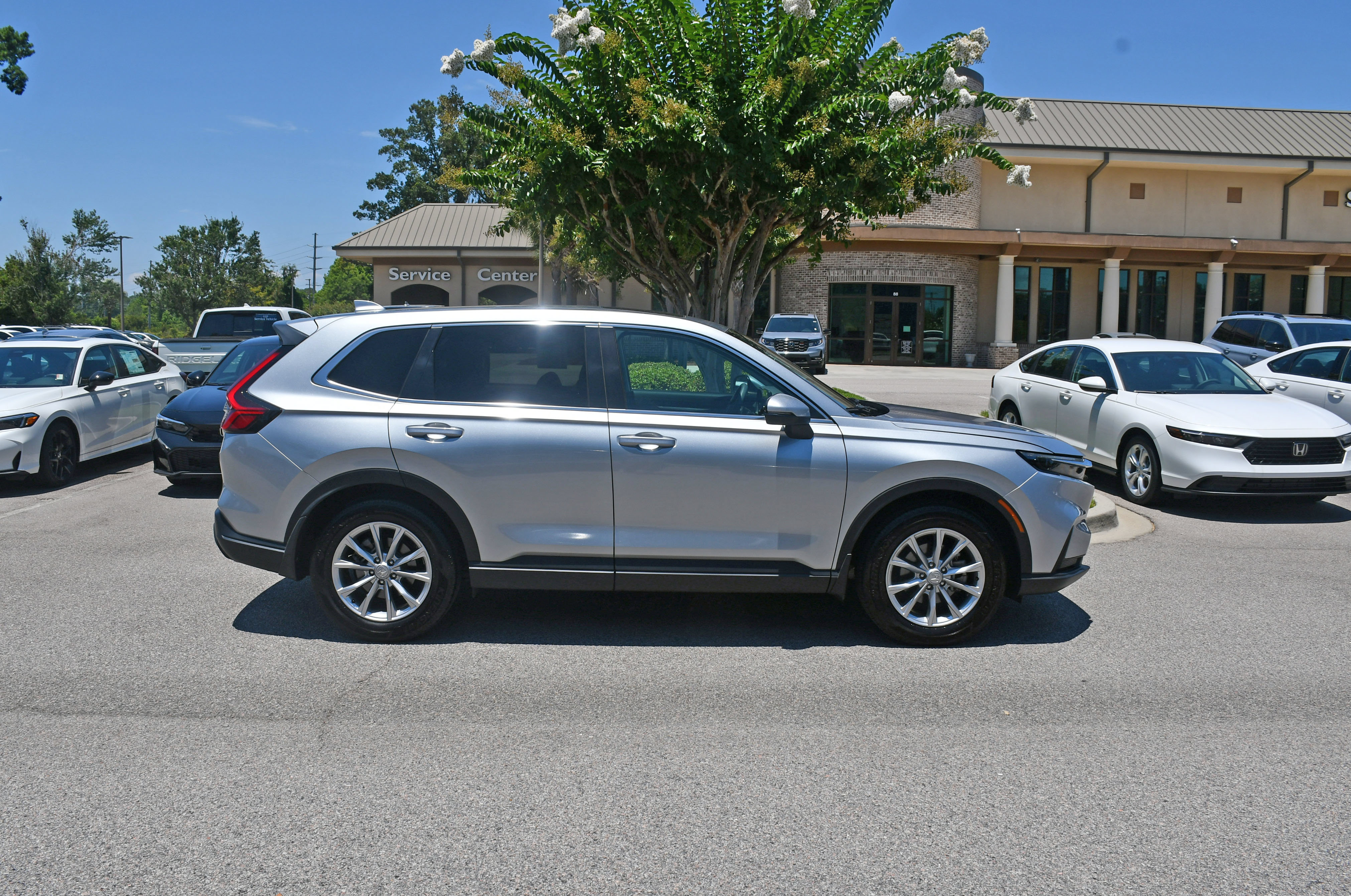 Used 2025 Honda CR-V EX image 2