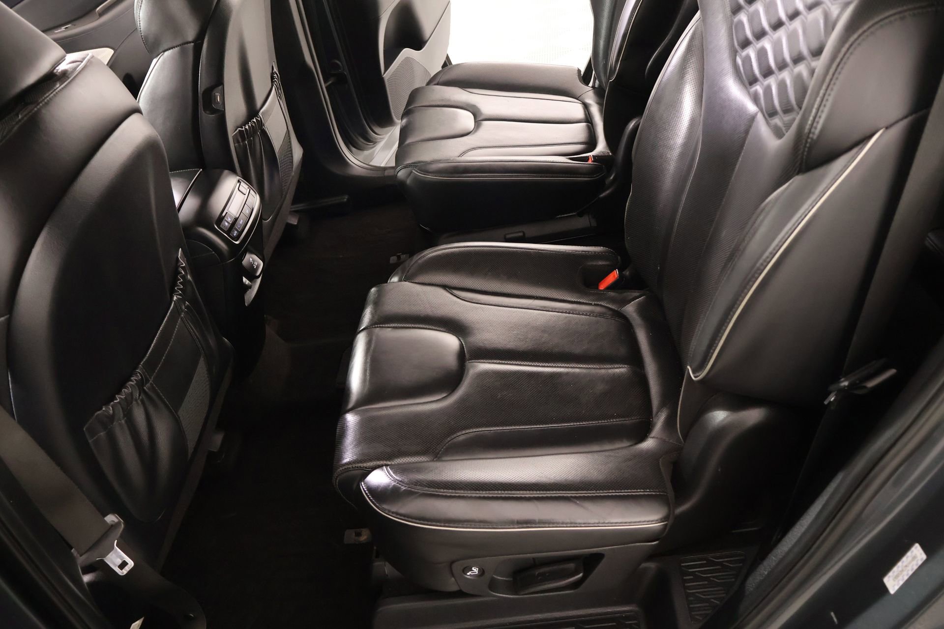 Used 2022 Hyundai Palisade Limited image 13