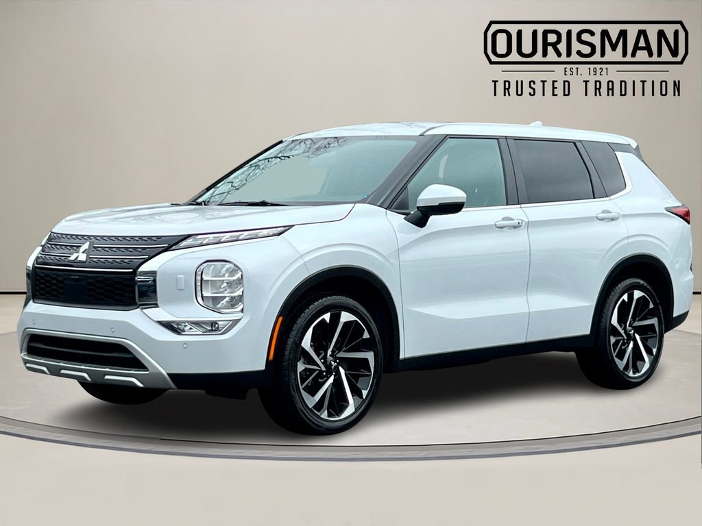Used 2024 Mitsubishi Outlander SE image 2