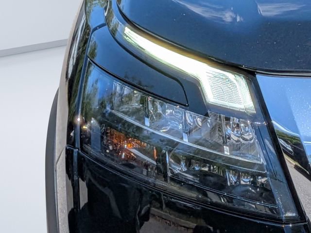 Used 2025 Nissan Pathfinder SV FWD image 8
