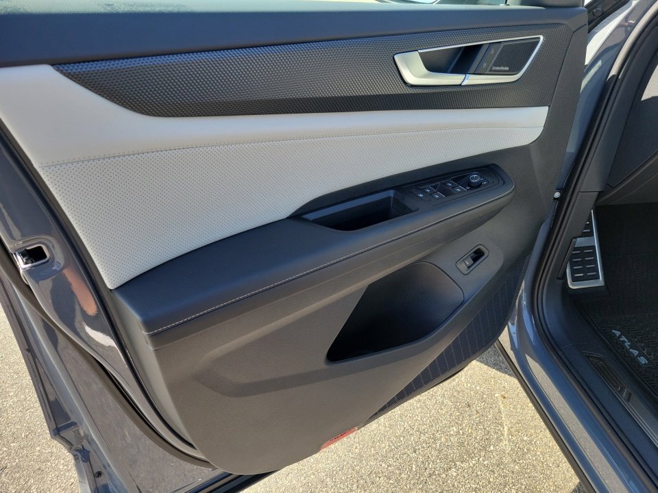 New 2025 Volkswagen Atlas Cross Sport SEL Premium R-Line image 32