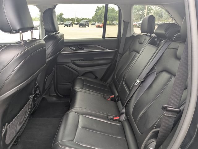 Used 2023 Jeep Grand Cherokee Limited AWD/4WD image 17