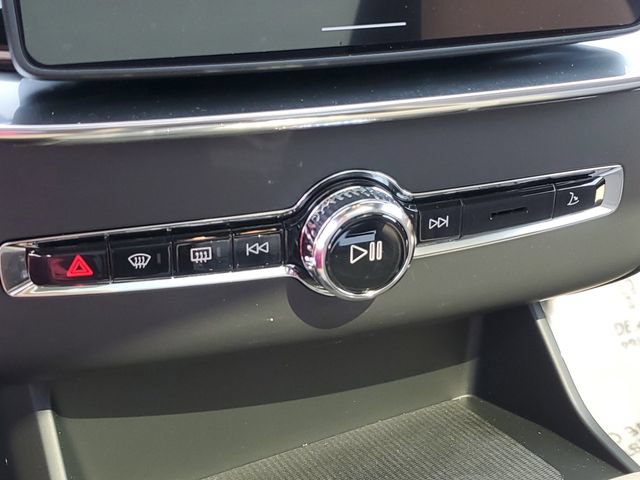 New 2026 Volvo XC90 B5 Plus w/ Protection Package Premier AWD/4WD image 19