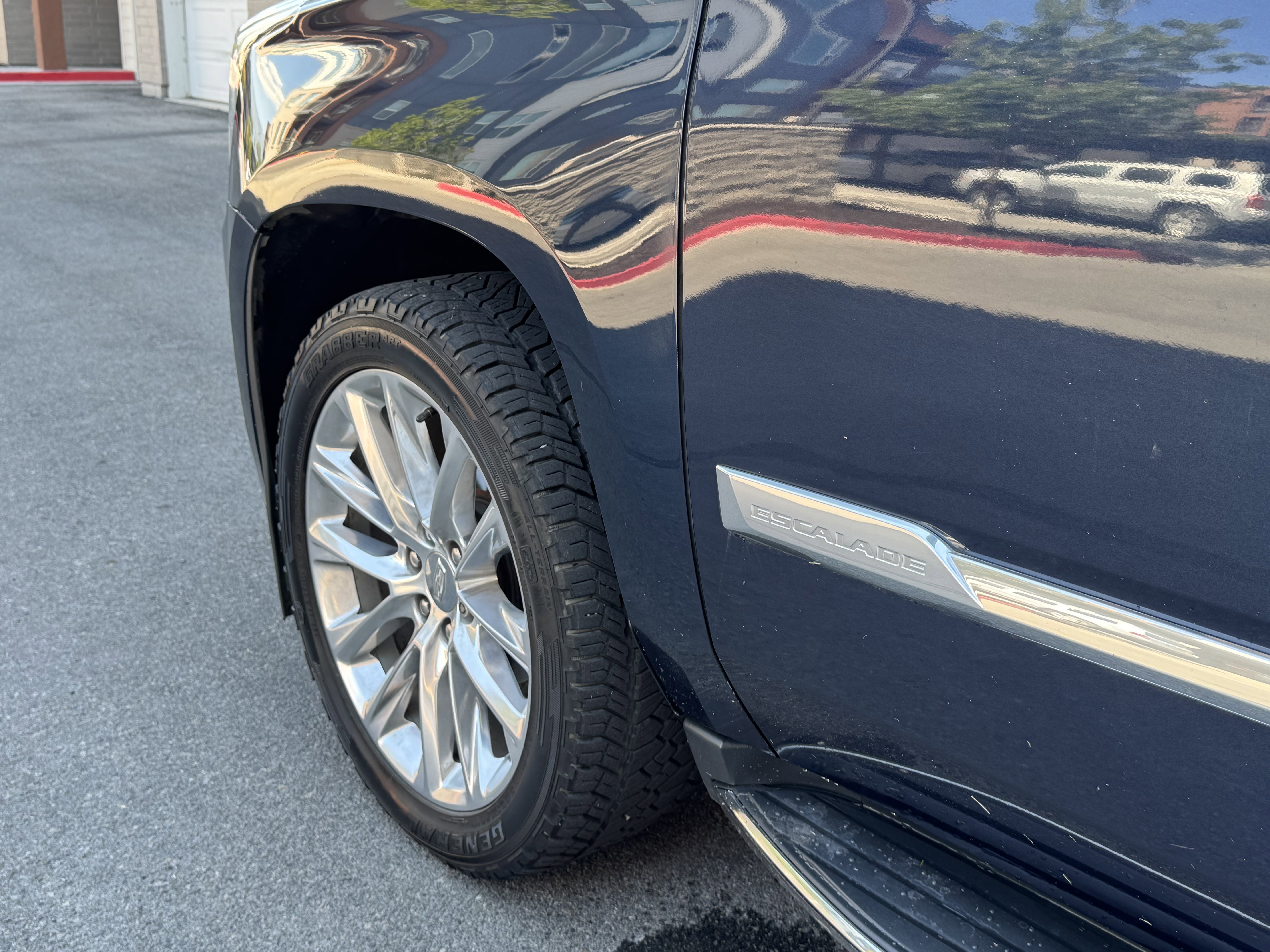 Used 2017 Cadillac Escalade ESV Luxury image 12