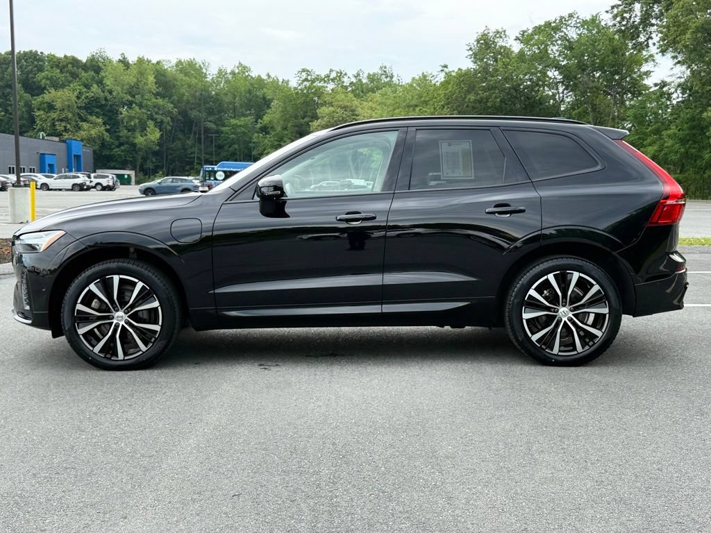 Used 2023 Volvo XC60 T8 Plus w/ Climate Package AWD/4WD image 3
