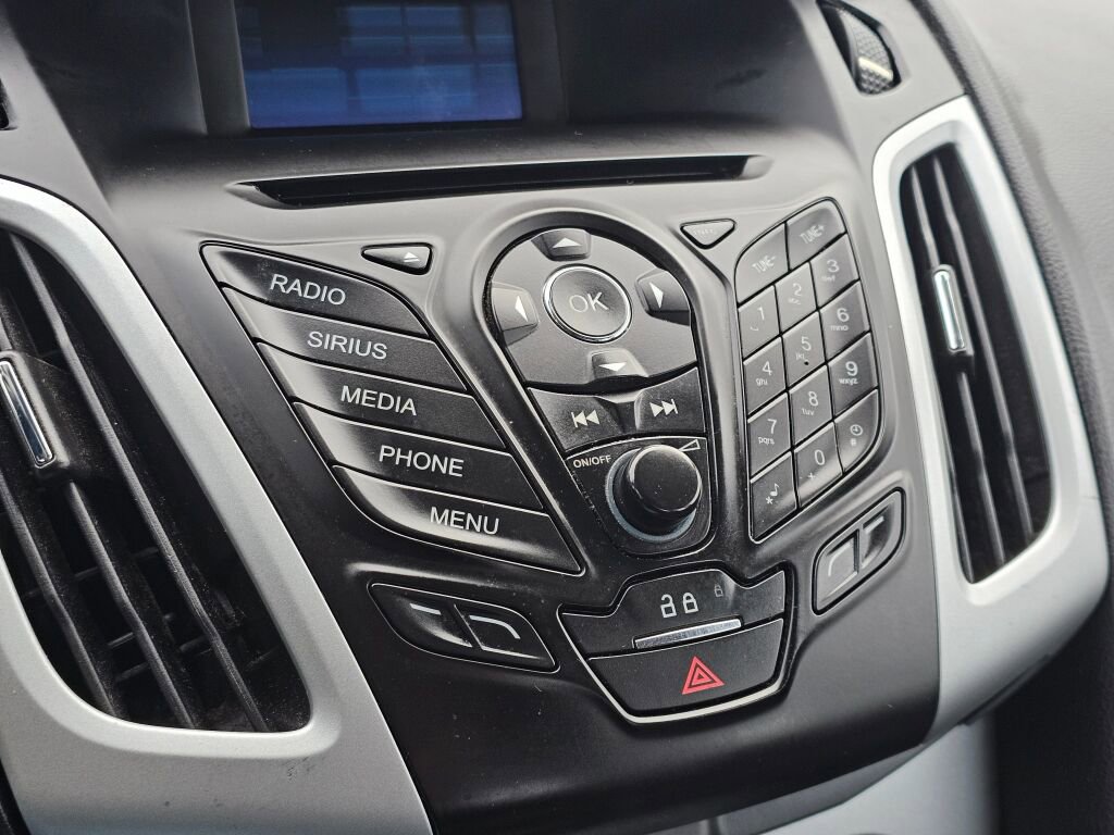 Used 2014 Ford Focus SE w/ SE Winter Package image 21