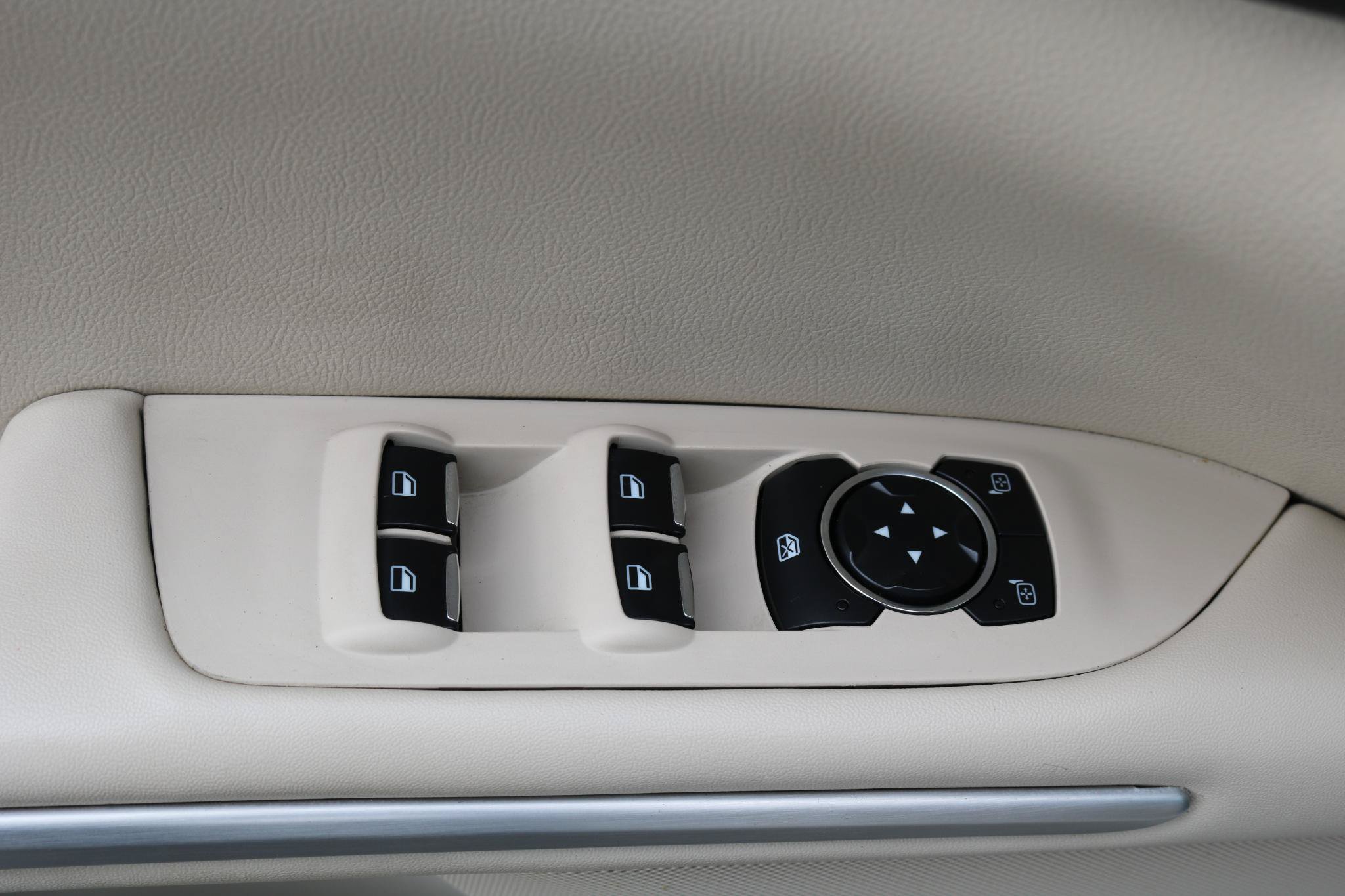 Used 2016 Lincoln MKZ FWD image 15