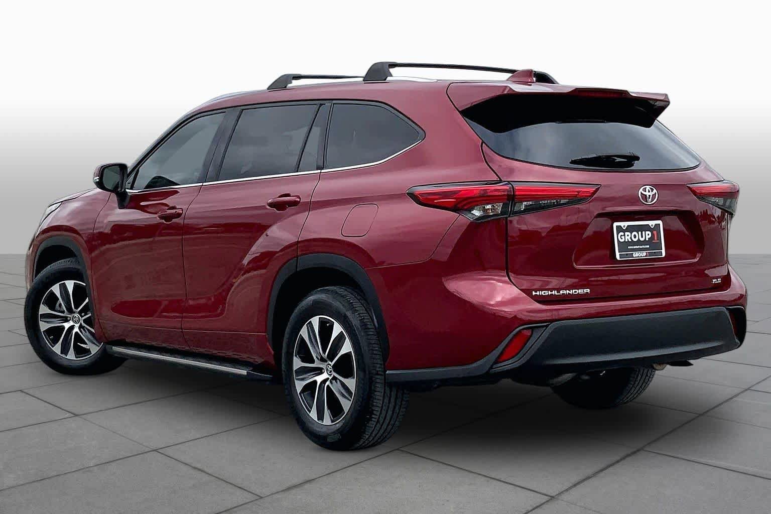 Used 2021 Toyota Highlander XLE FWD image 12