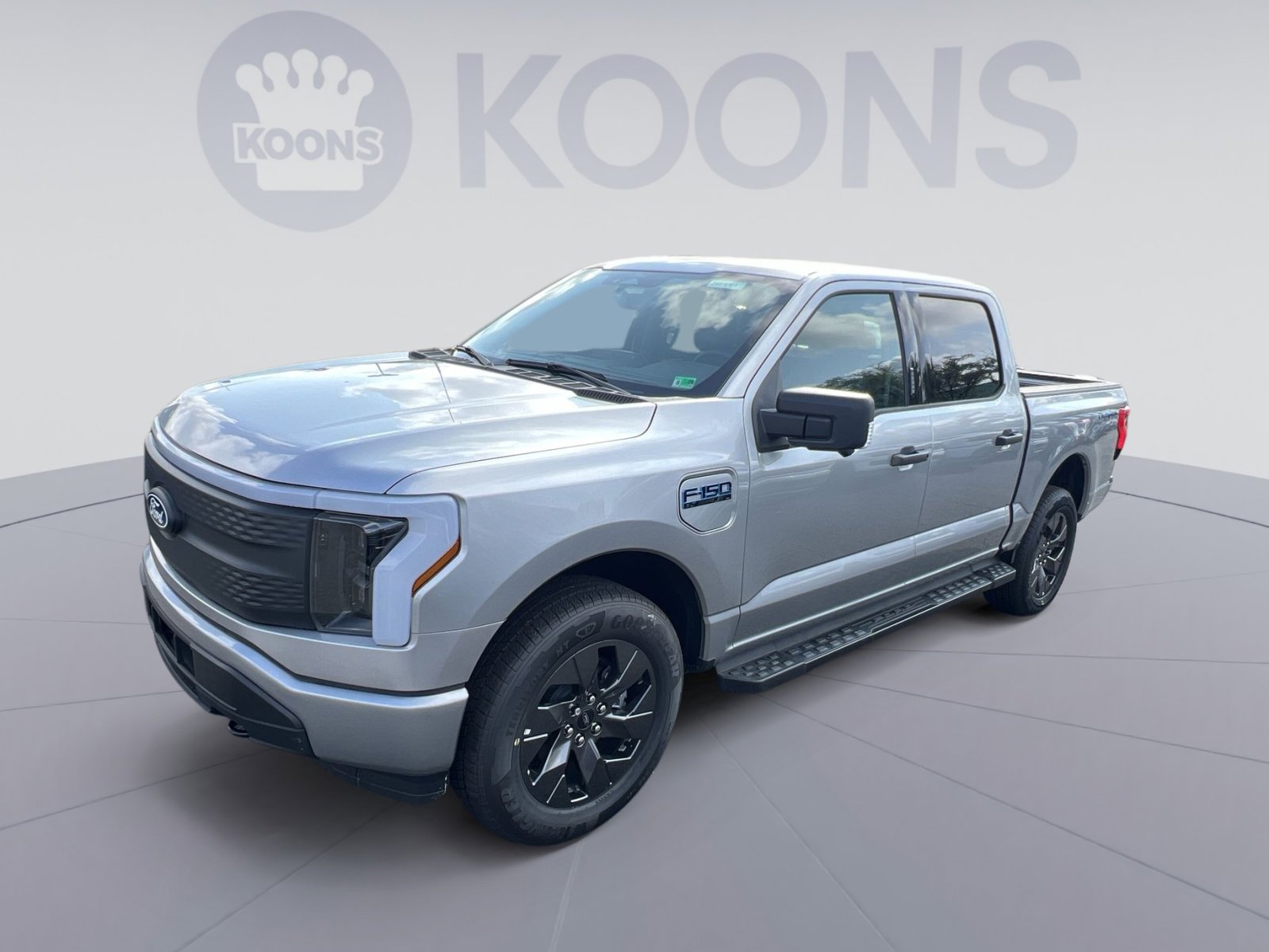 New 2024 Ford F150 Lightning XLT w/ Max Trailer Tow Package