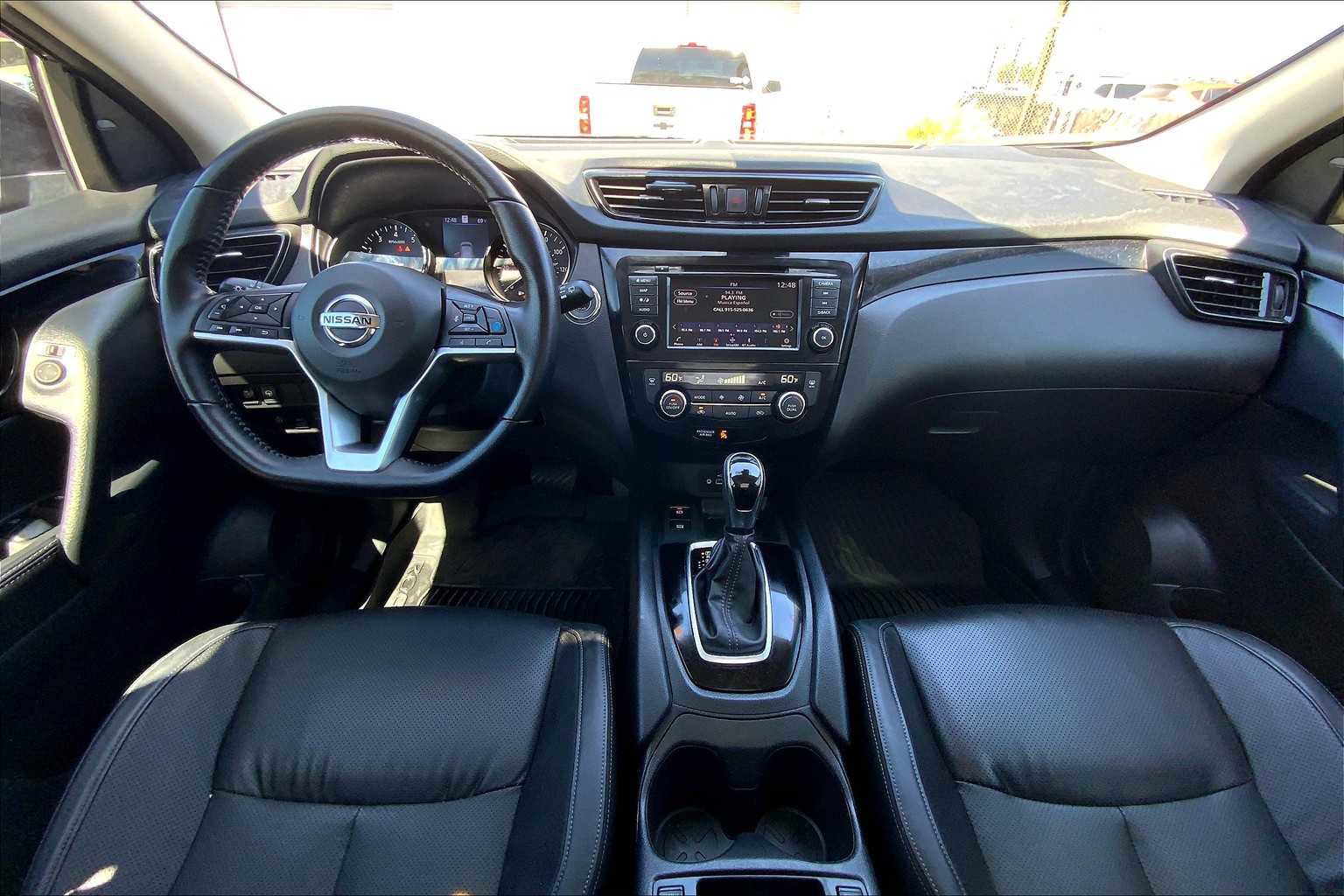 Used 2022 Nissan Rogue Sport SL image 25