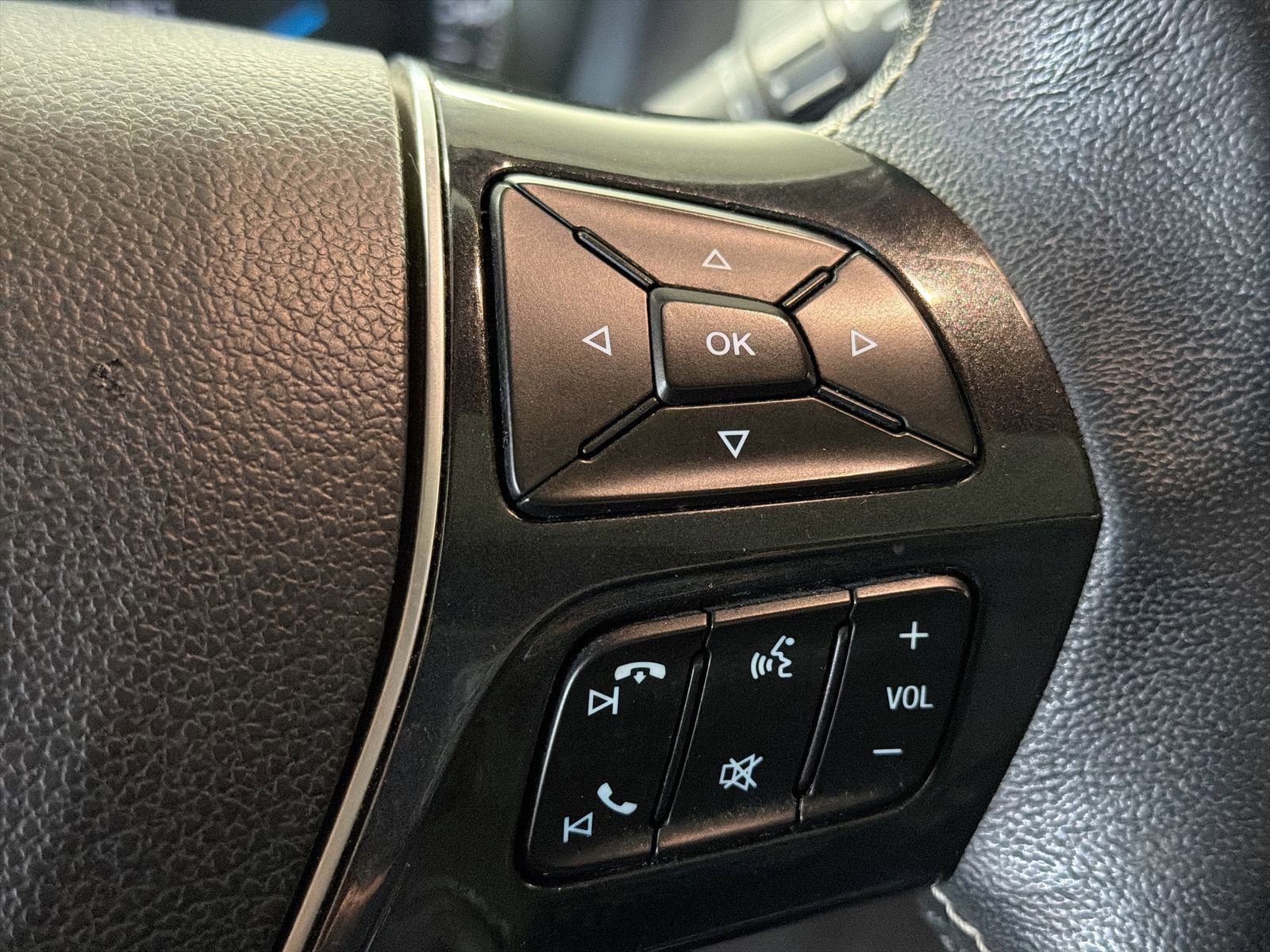 Used 2018 Ford Explorer Platinum image 29