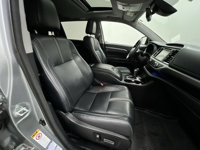 Certified 2017 Toyota Highlander SE AWD/4WD image 29
