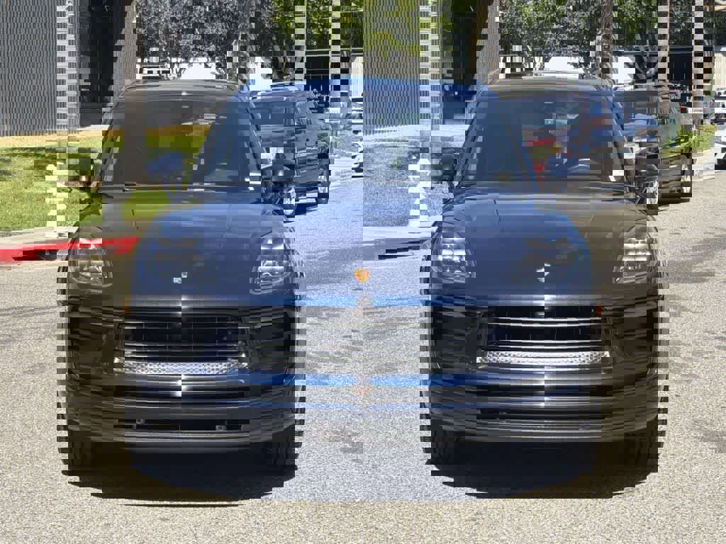 Used 2022 Porsche Macan image 2