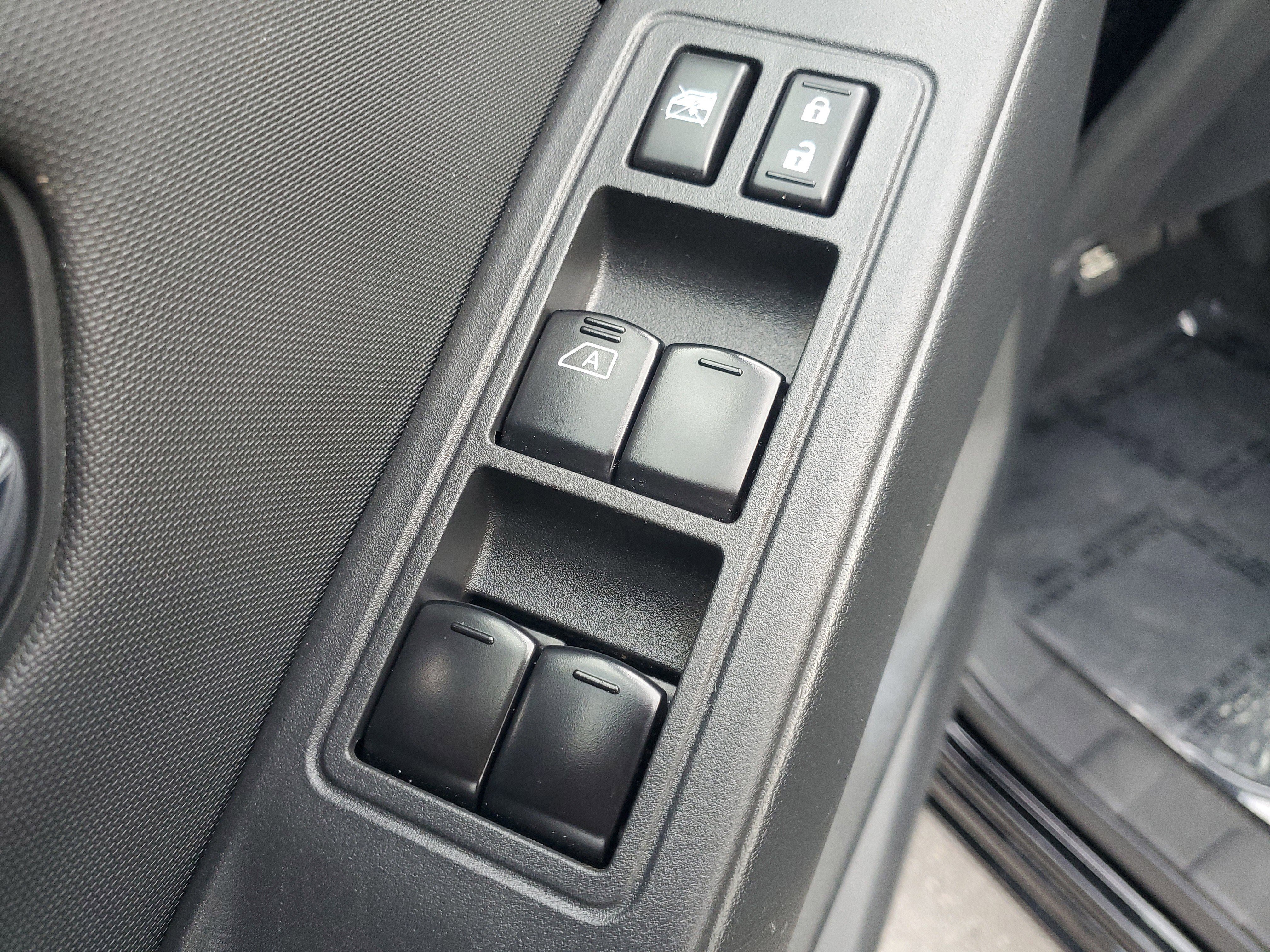 Used 2024 Nissan Frontier SV image 18