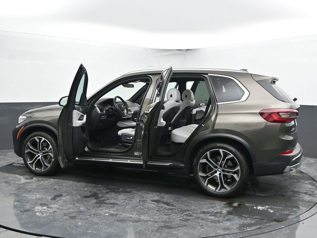 Used 2023 BMW X5 xDrive40i w/ Premium Package image 52