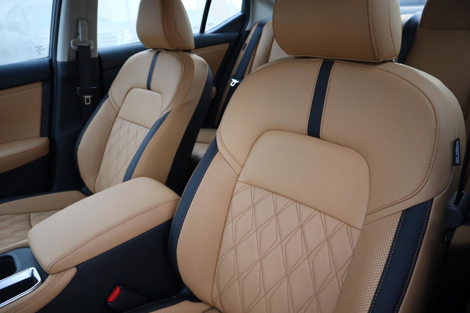 Used 2025 Nissan Sentra SV w/ SV Premium Package image 18