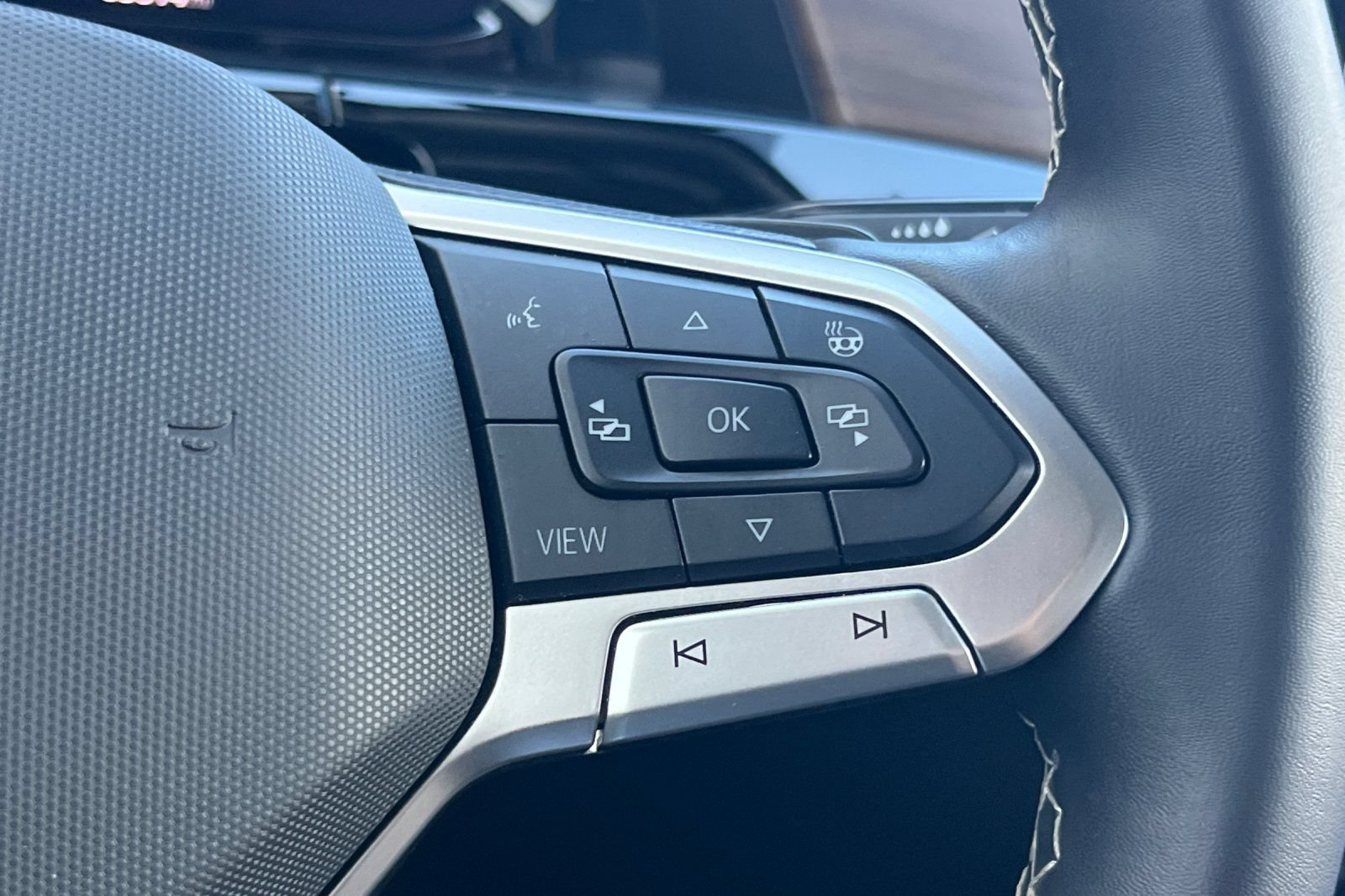 Used 2024 Volkswagen Atlas SE FWD image 29
