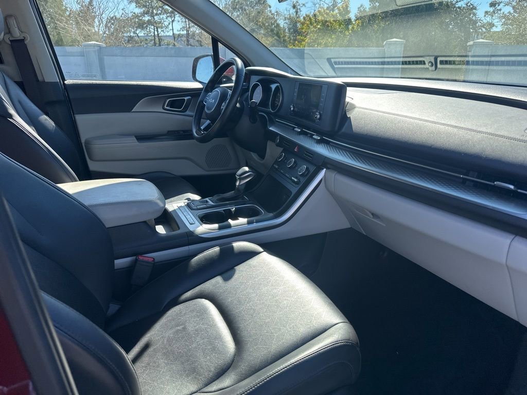 Used 2024 Kia Carnival LX image 20