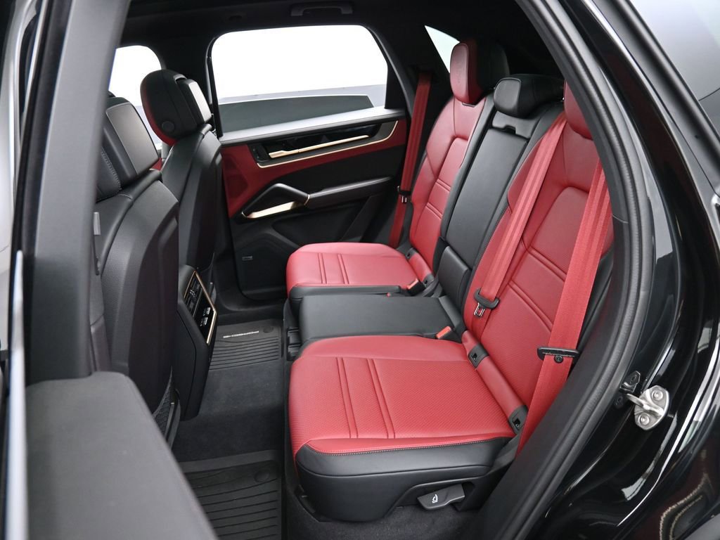 Certified 2025 Porsche Cayenne S AWD/4WD image 25