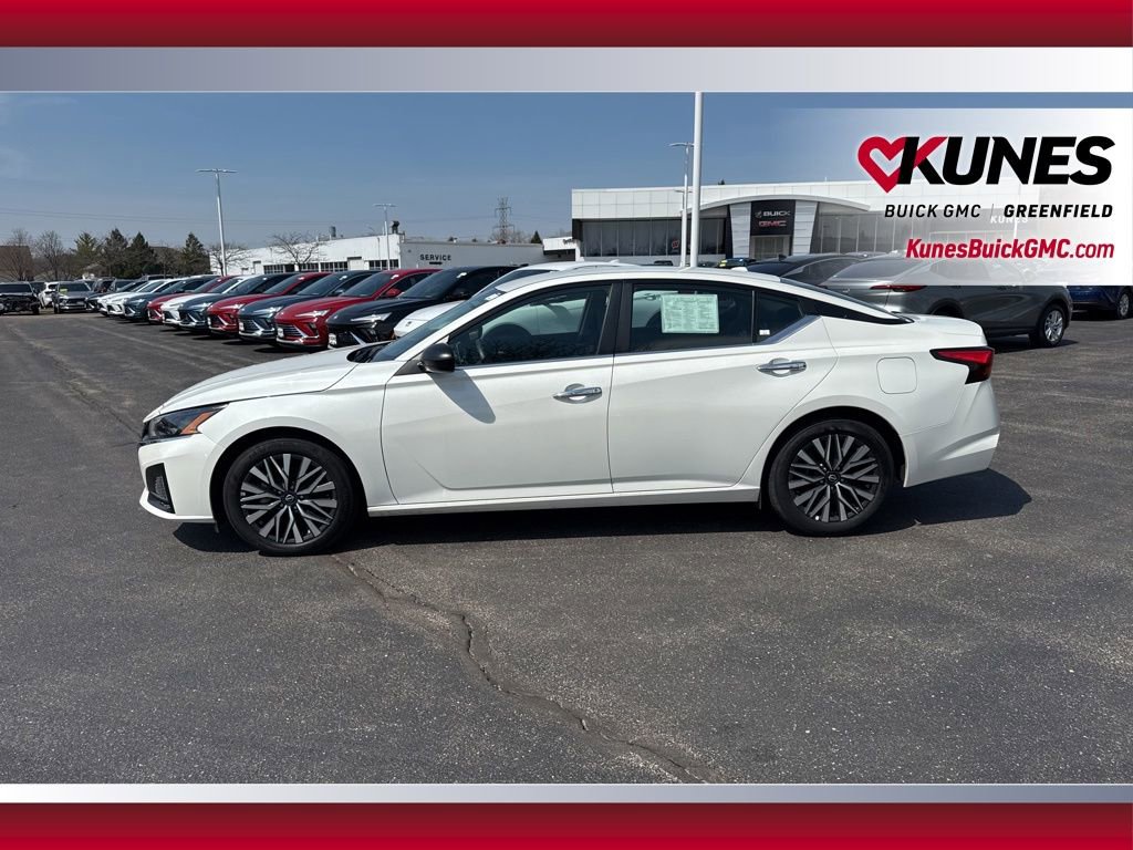 Used 2024 Nissan Altima 2.5 SV FWD image 9