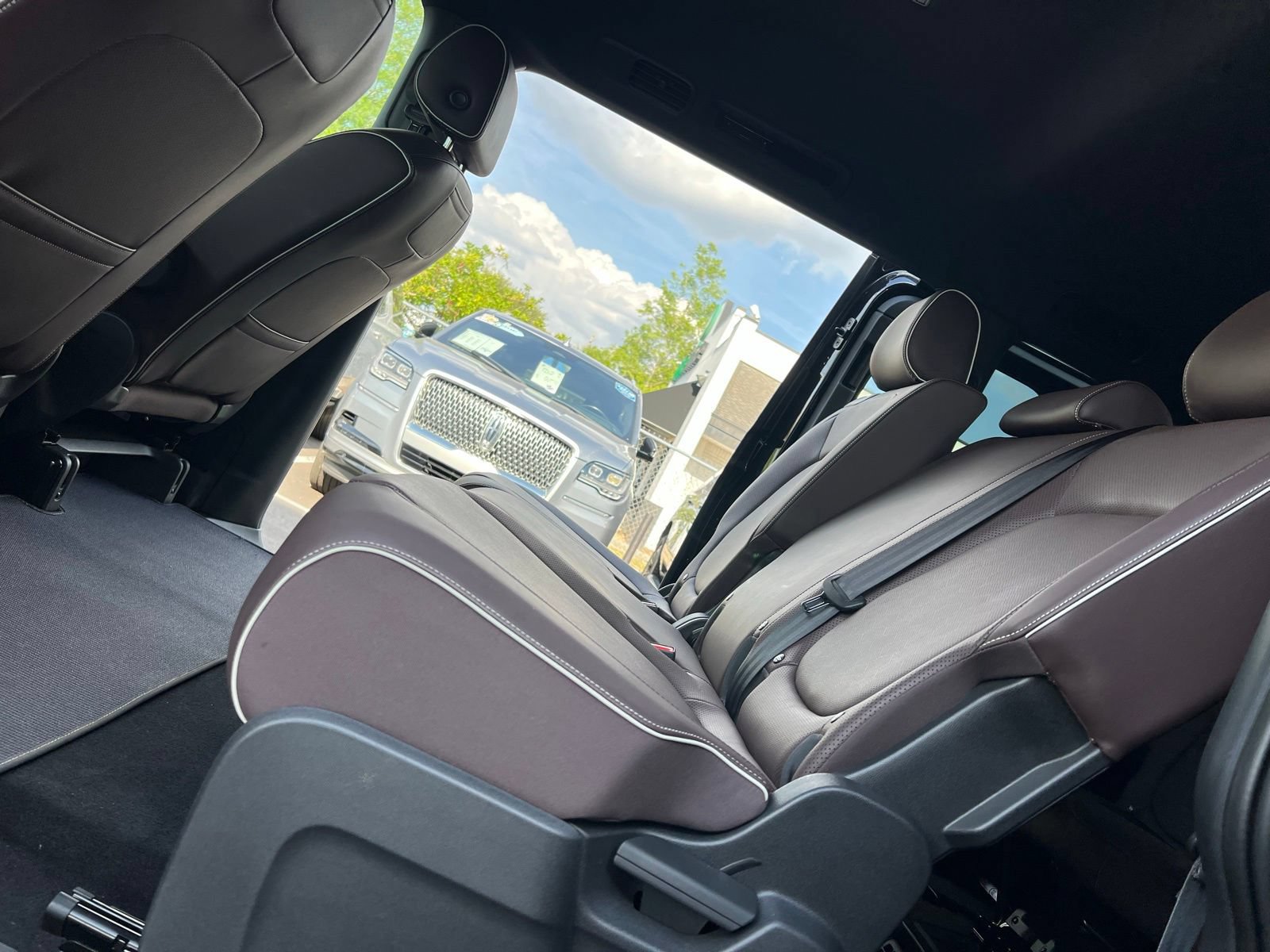 Used 2025 Volkswagen ID. Buzz Pro S RWD image 50