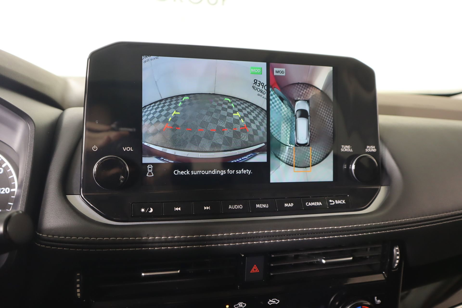 Used 2023 Nissan Rogue SL w/ SL Premium Package image 6