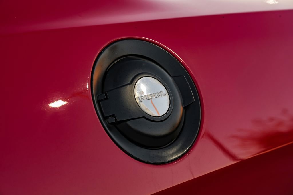 Used 2015 Dodge Challenger SRT w/ Technology Group image 48