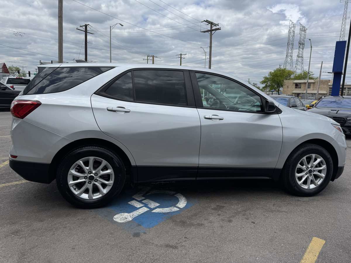 Used 2021 Chevrolet Equinox LS w/ LS Convenience Package FWD image 4