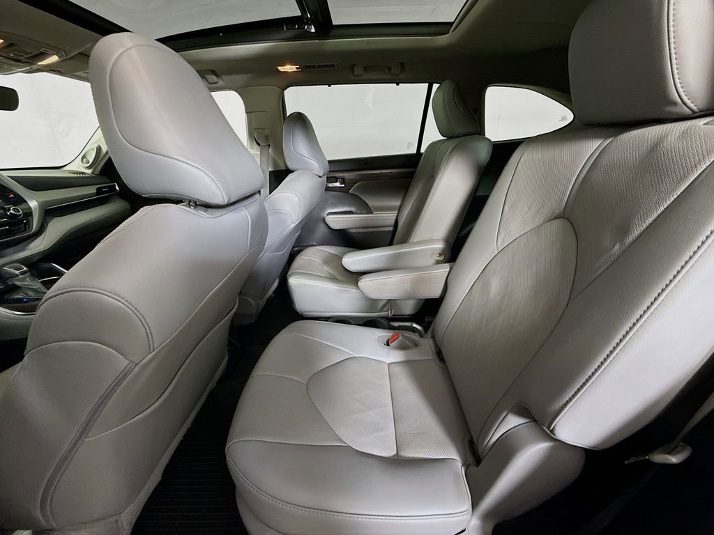 Used 2022 Toyota Highlander Platinum AWD/4WD image 25