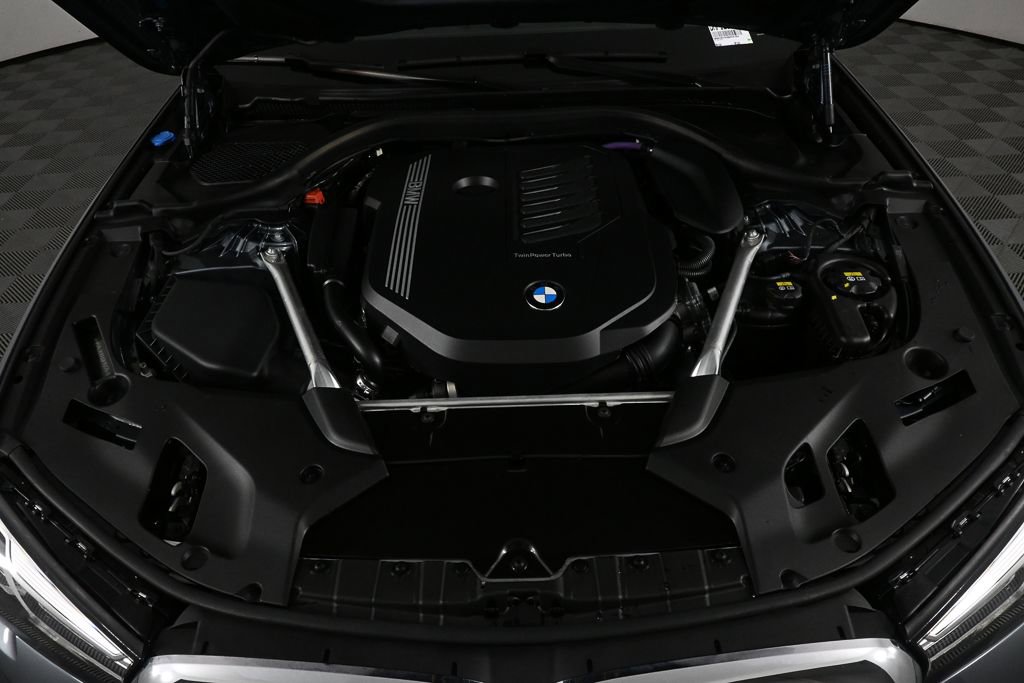 Used 2022 BMW 540i w/ Premium Package image 31