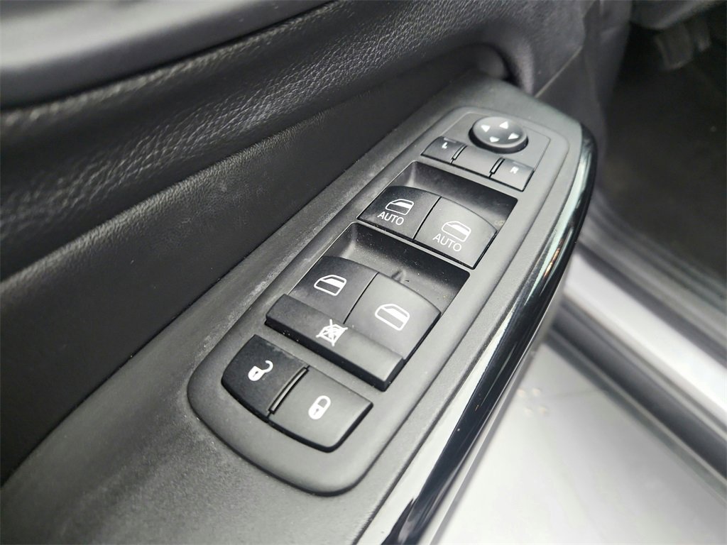 Used 2019 Jeep Cherokee Latitude Plus image 19