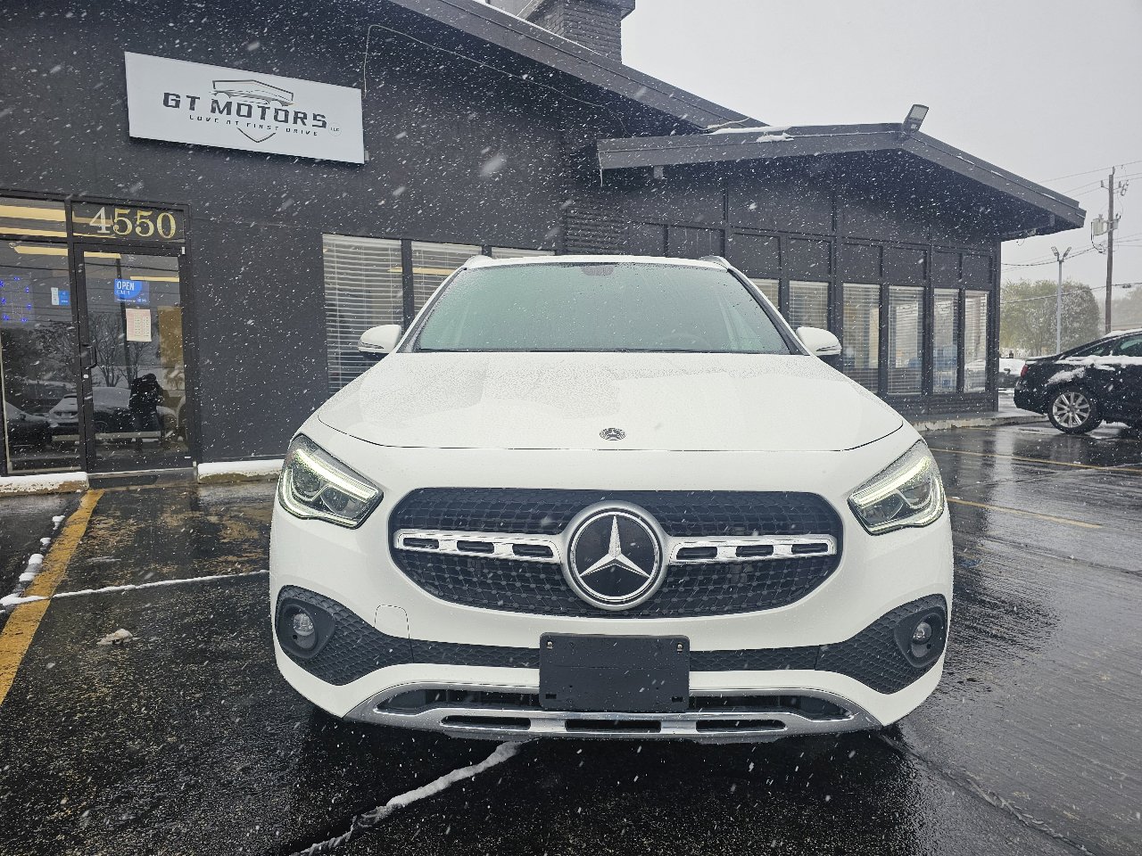 Used 2021 Mercedes-Benz GLA 250 4MATIC w/ Premium Package image 2