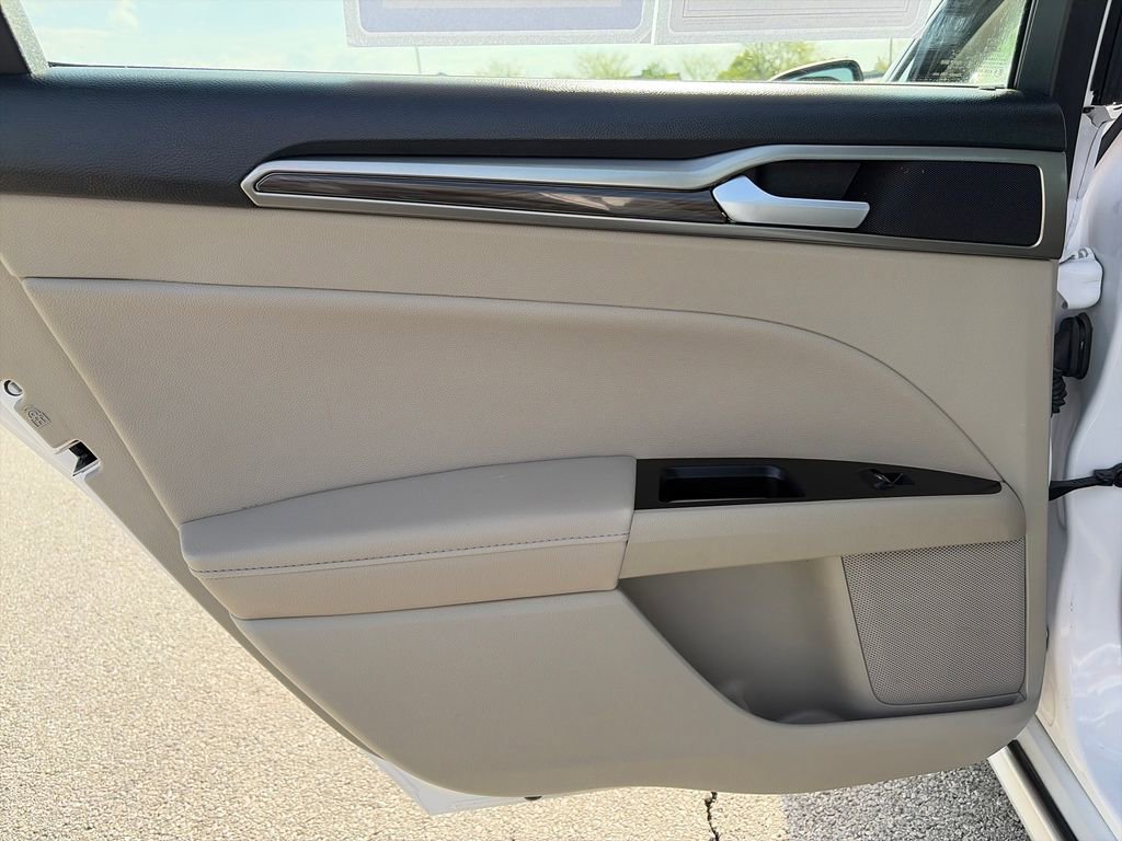 Used 2019 Ford Fusion SEL FWD image 28