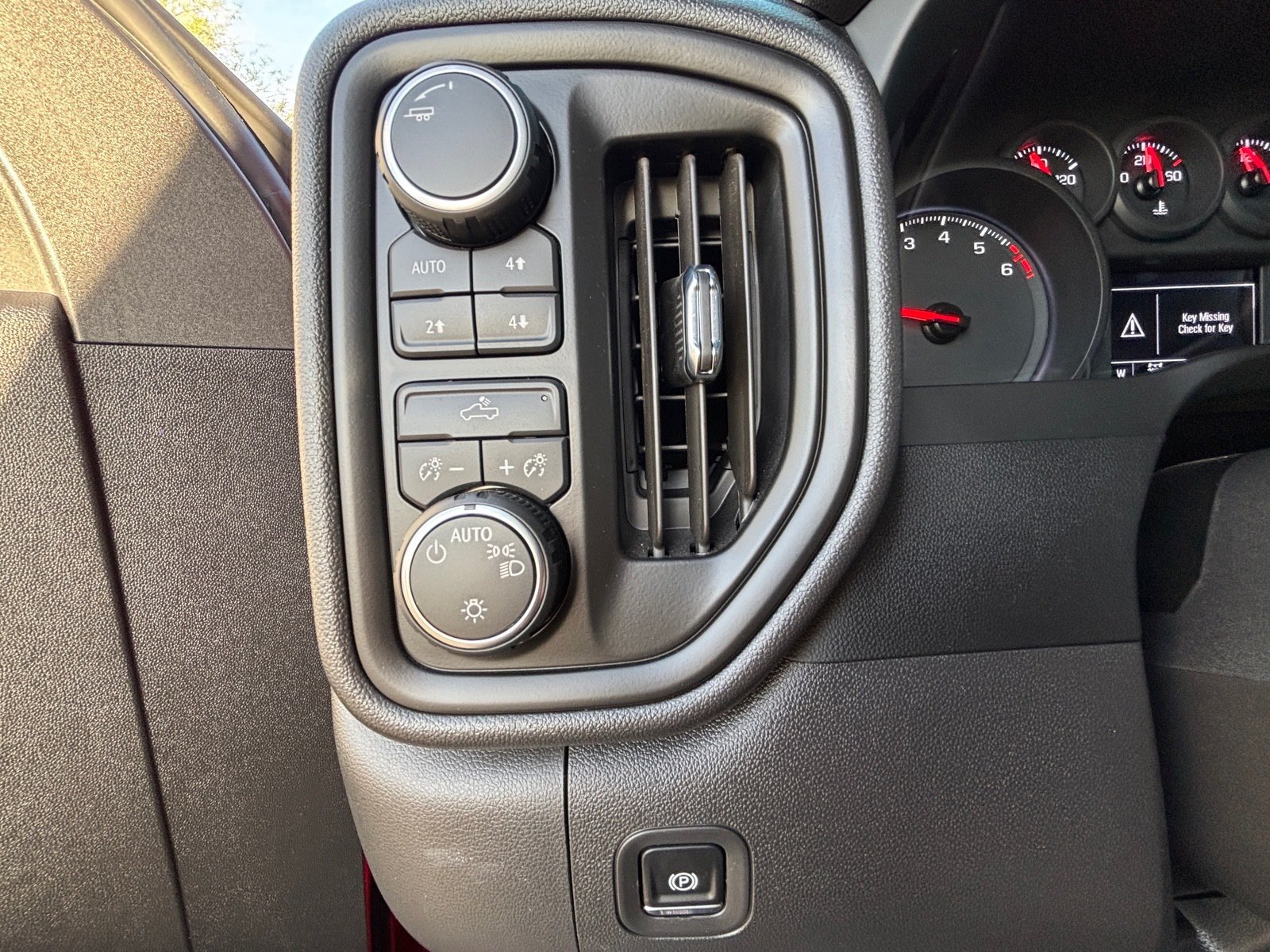 Used 2026 Chevrolet Silverado 1500 Custom Trail Boss AWD/4WD image 24