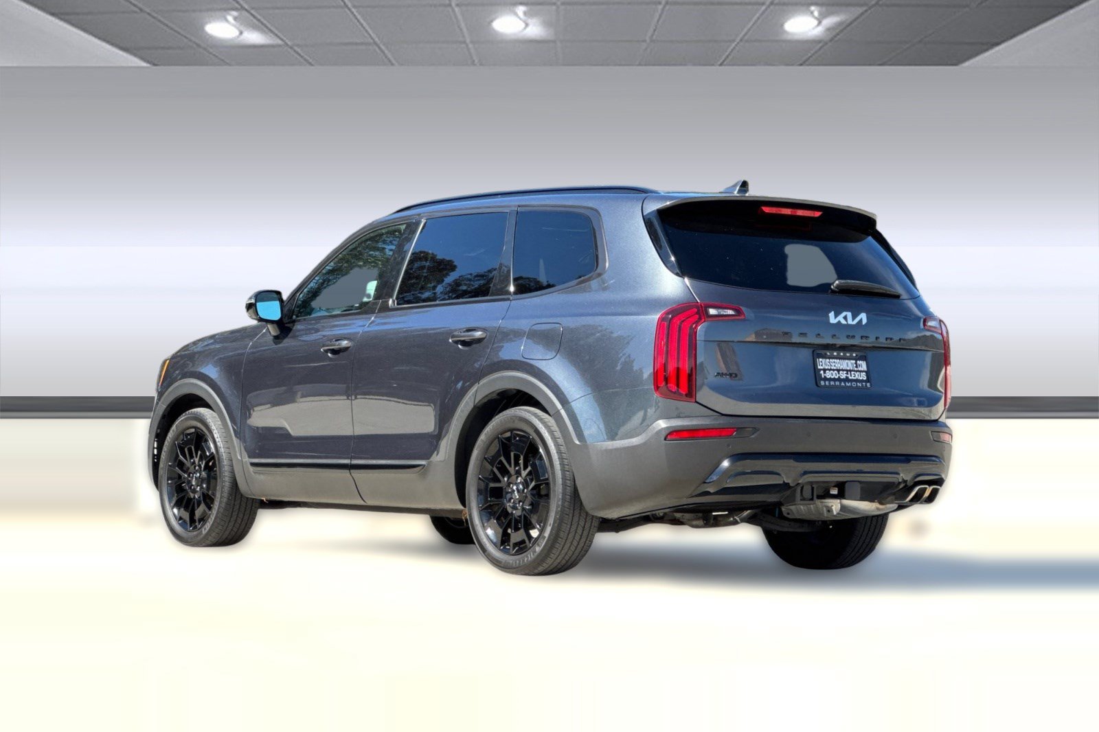Used 2022 Kia Telluride SX w/ SX Prestige Package AWD/4WD image 3