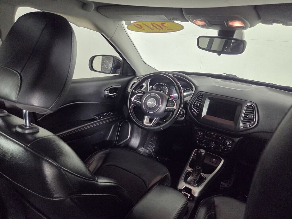 Used 2019 Jeep Compass Latitude FWD image 30