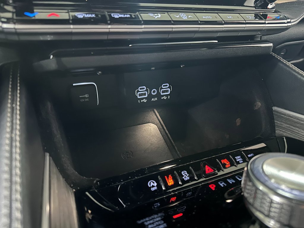 Certified 2024 Jeep Wagoneer L Series II w/ Flexible Seating Group image 30