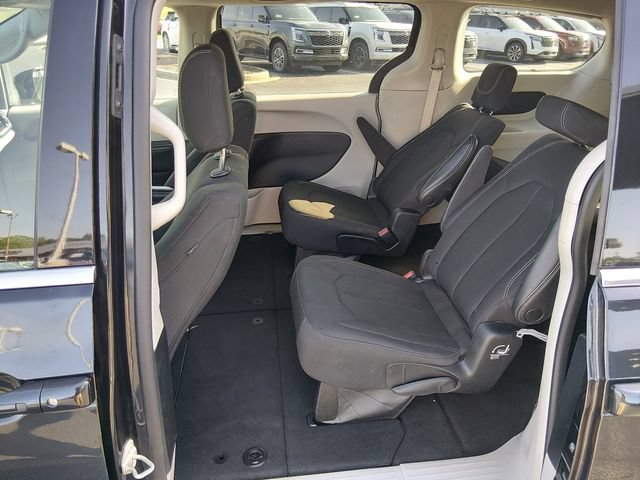 Used 2023 Chrysler Voyager LX FWD image 13