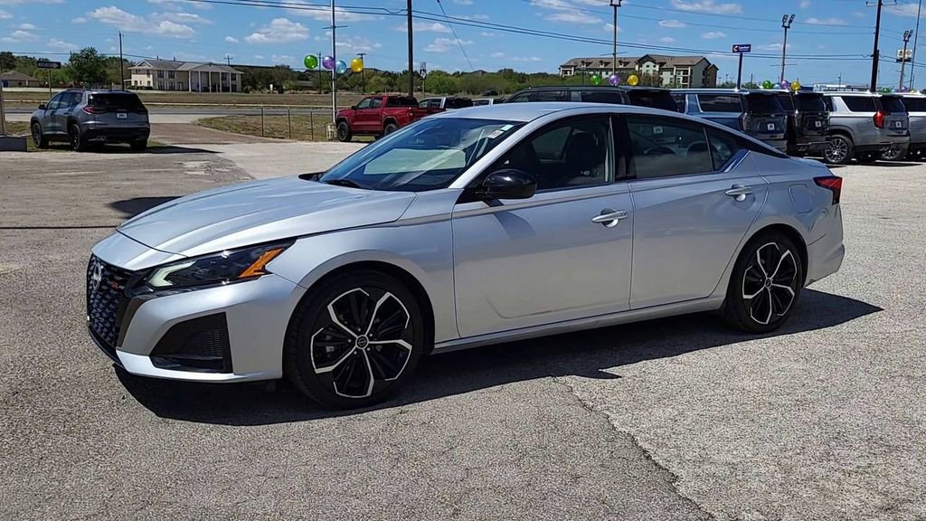Used 2024 Nissan Altima 2.5 SR image 4