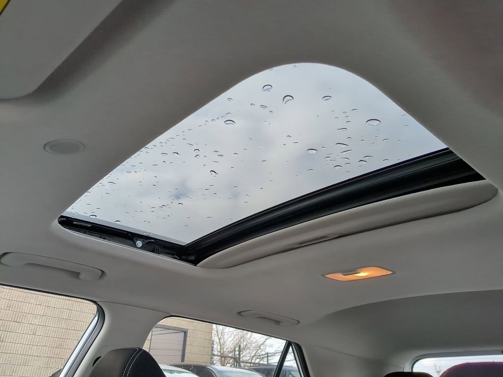 Used 2025 Hyundai Venue SEL image 16