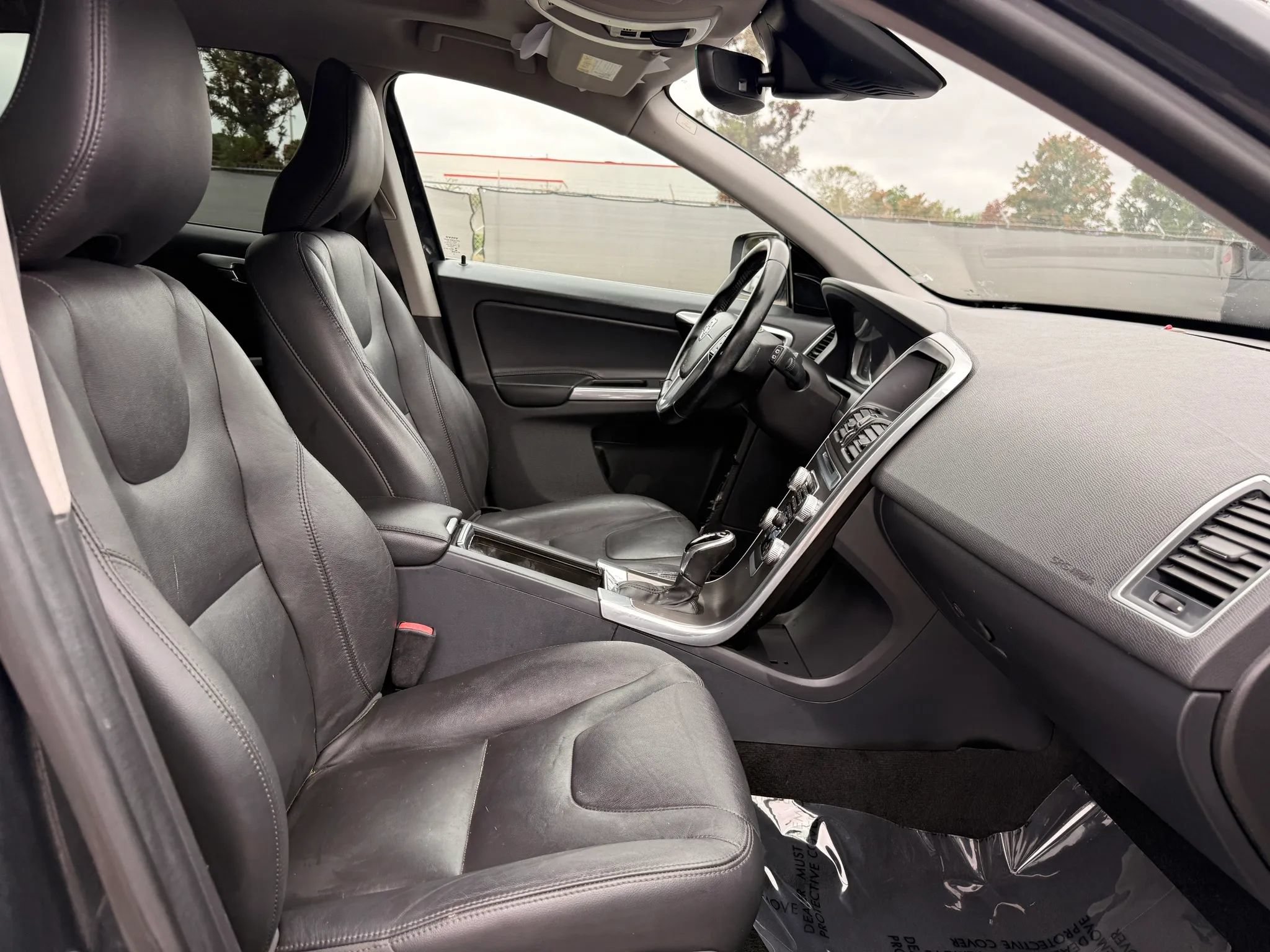 Used 2015 Volvo XC60 T5 w/ Proximity Package AWD/4WD image 18