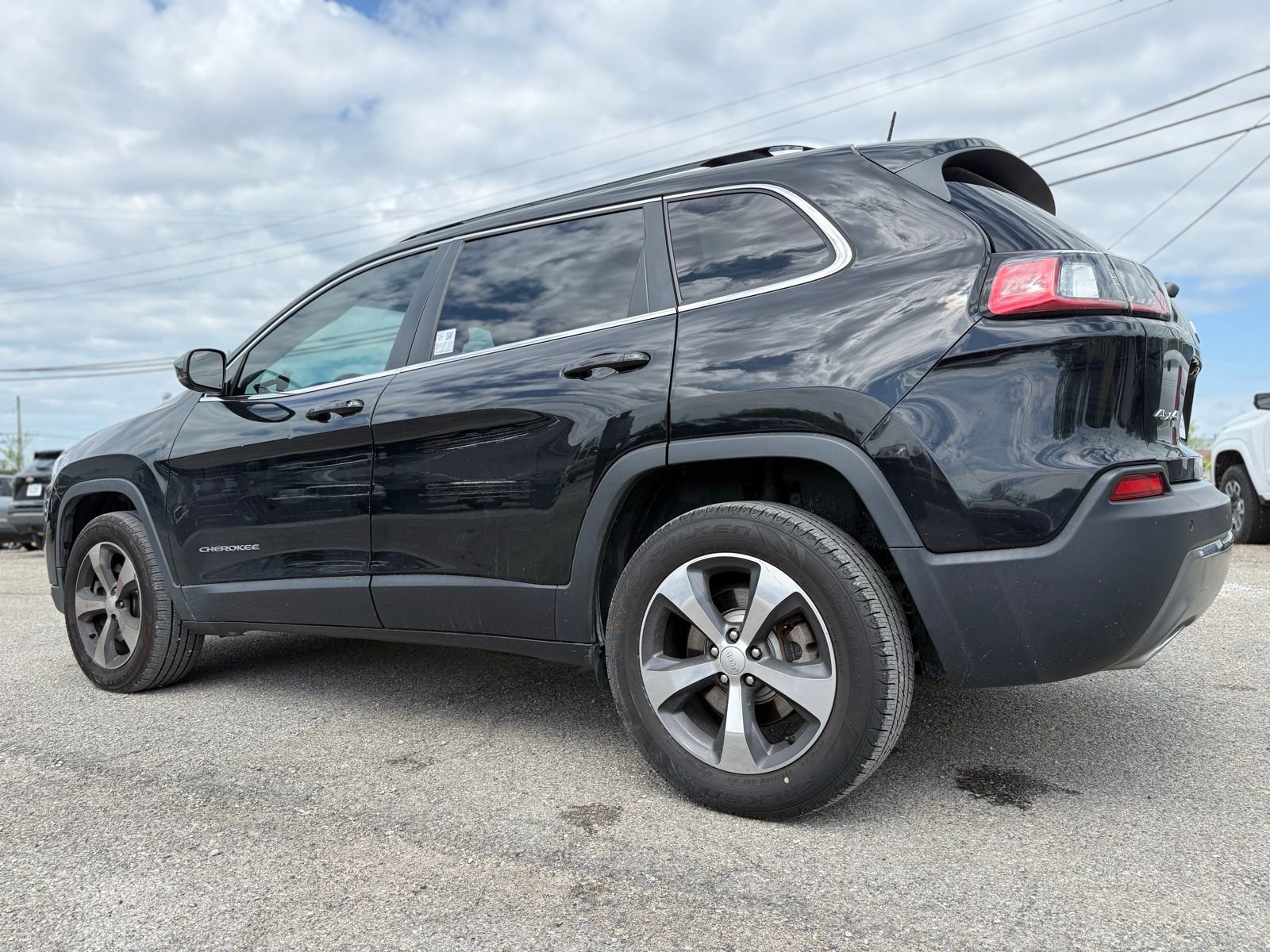Used 2019 Jeep Cherokee Limited image 4