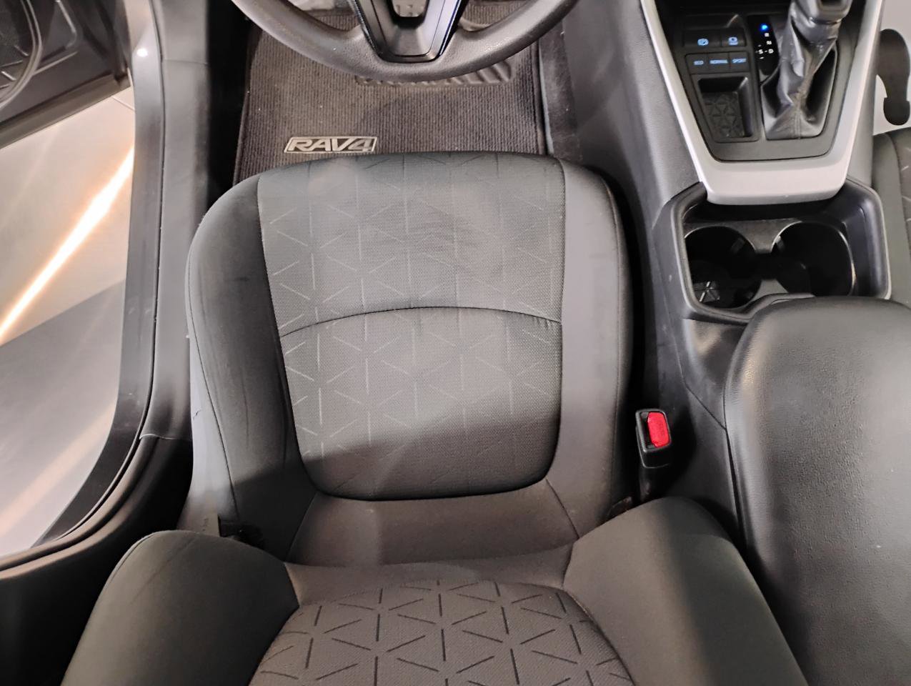 Used 2021 Toyota RAV4 XLE FWD image 50