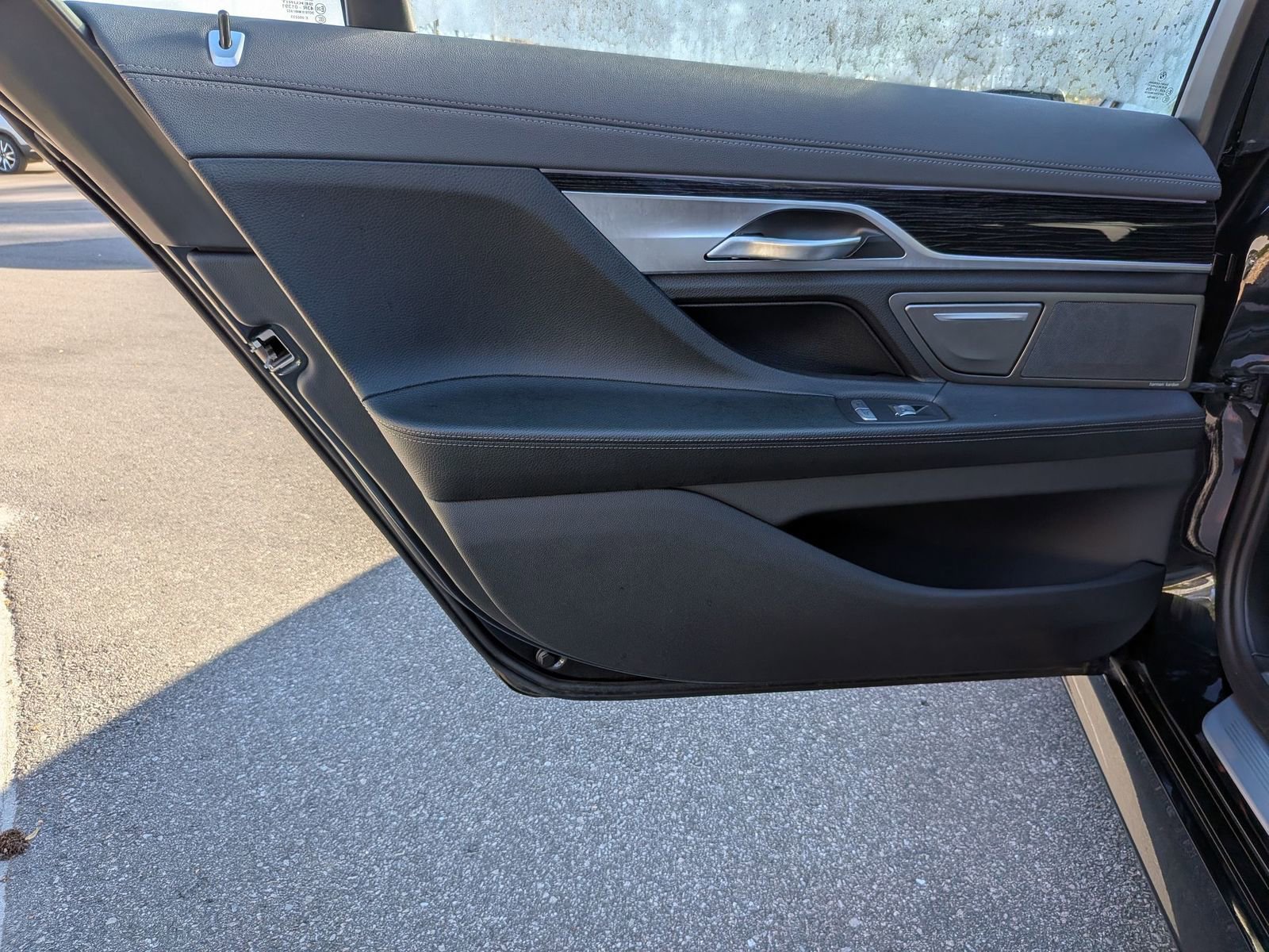Used 2022 BMW 740i xDrive w/ M Sport Package AWD/4WD image 28